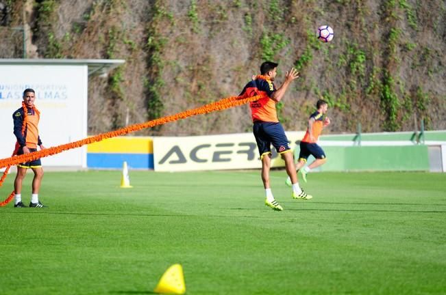 Entrenamiento de la UD Las Palmas en Barranco ...