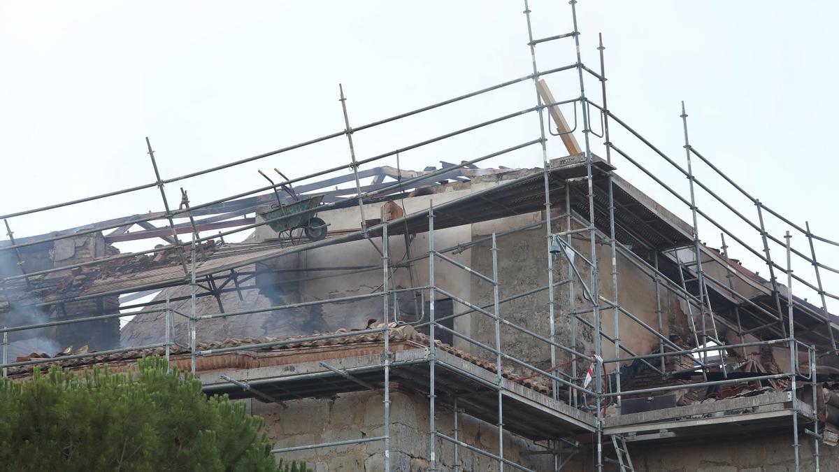 Incendio en el monasterio de Nuestra Señora de Alconada de Ampudia (Palencia).