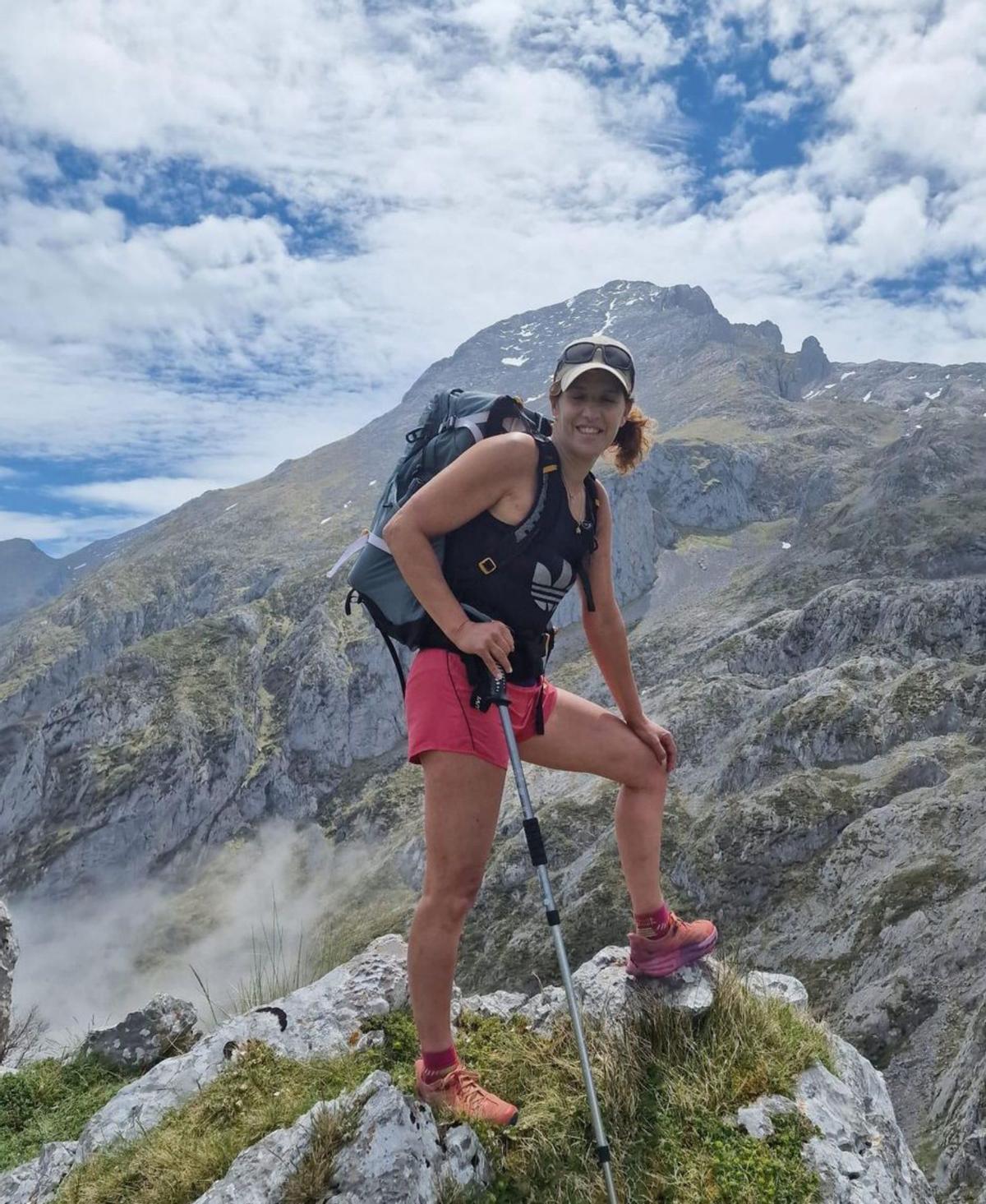 Sonia Cachero Suárez, en una de sus rutas por la montaña. | Cedida a LNE