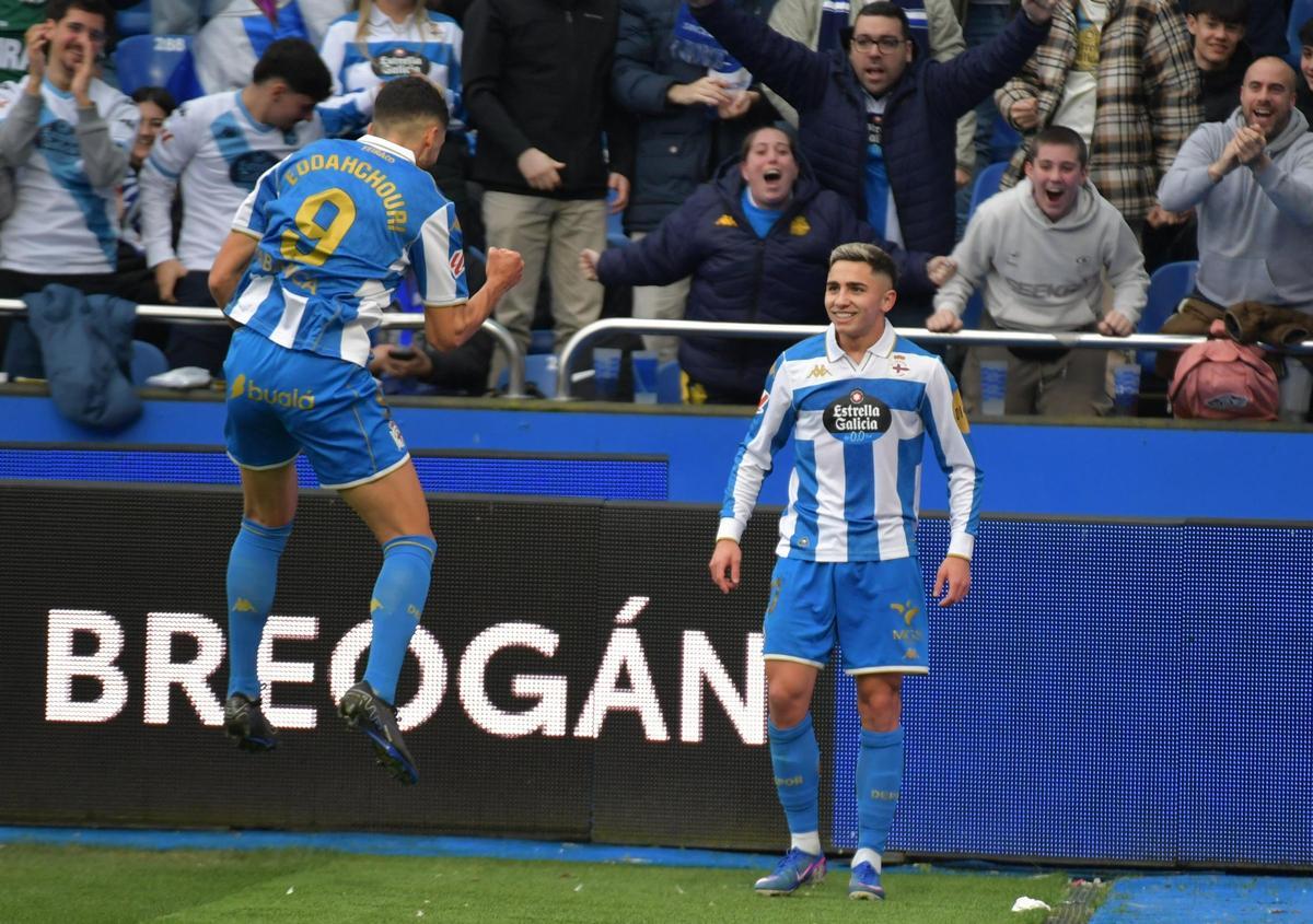 Eddahchouri y Yeremay celebran un gol ante el Albacete