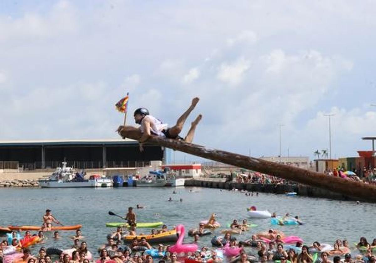 Reforzadas cucañas marítimas en el Port de Sagunt