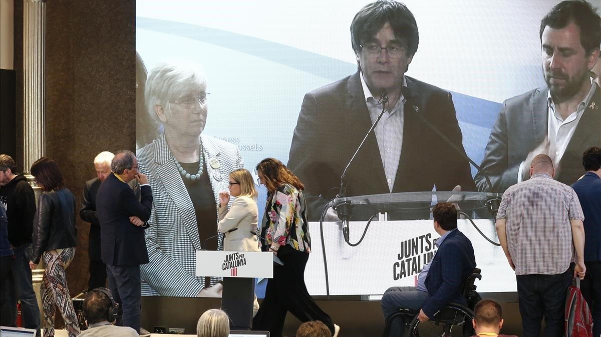 Carles Puigdemont y Toni Comín intervienen ante los militantes de JxCat en Barcelona