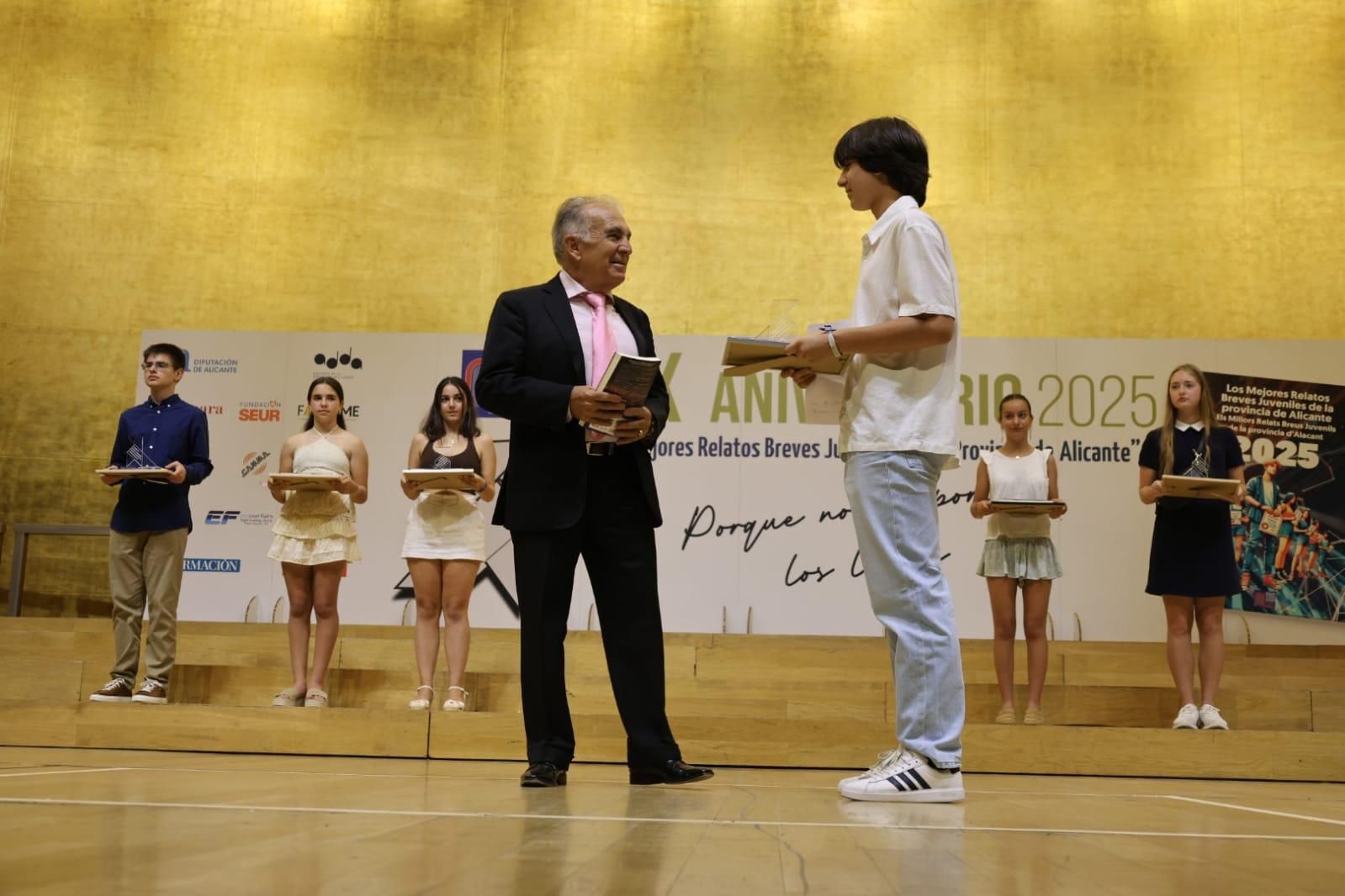 Entrega de premios en el ADDA del XX Concurso de los Mejores Relatos Breves Juveniles de la Provincia de Alicante
