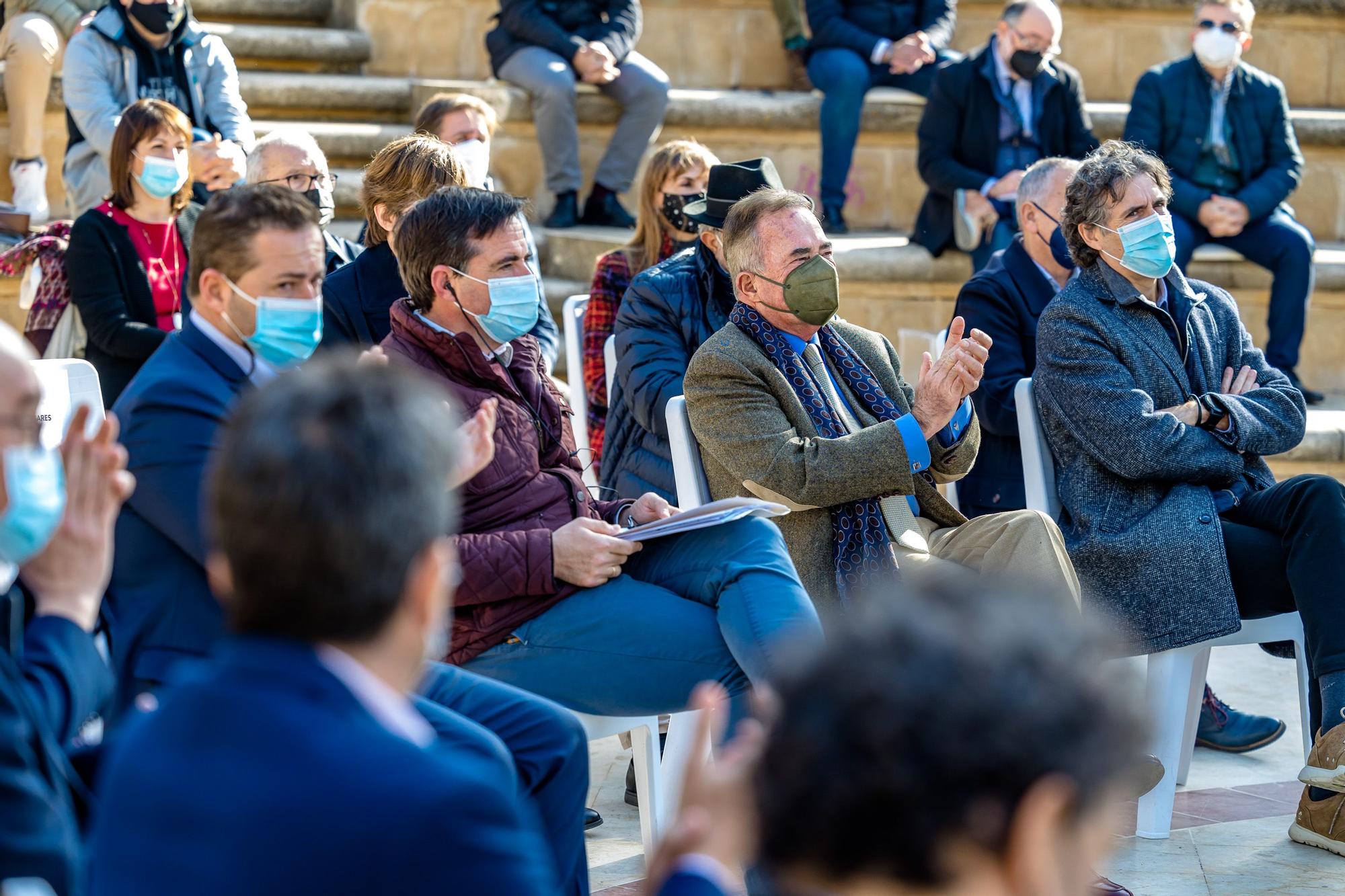 Al encuentro ha asistido el secretario de Turisme Comunitat Valenciana, Francesc Colomer; el presidente de la Diputación, Carlos Mazón; y el alcalde de Benidorm Toni Pérez entre otros representantes institucionales y empresariales.