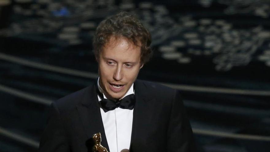 László Nemes, director de &#039;El hijo de Saúl&#039;, con su Oscar.