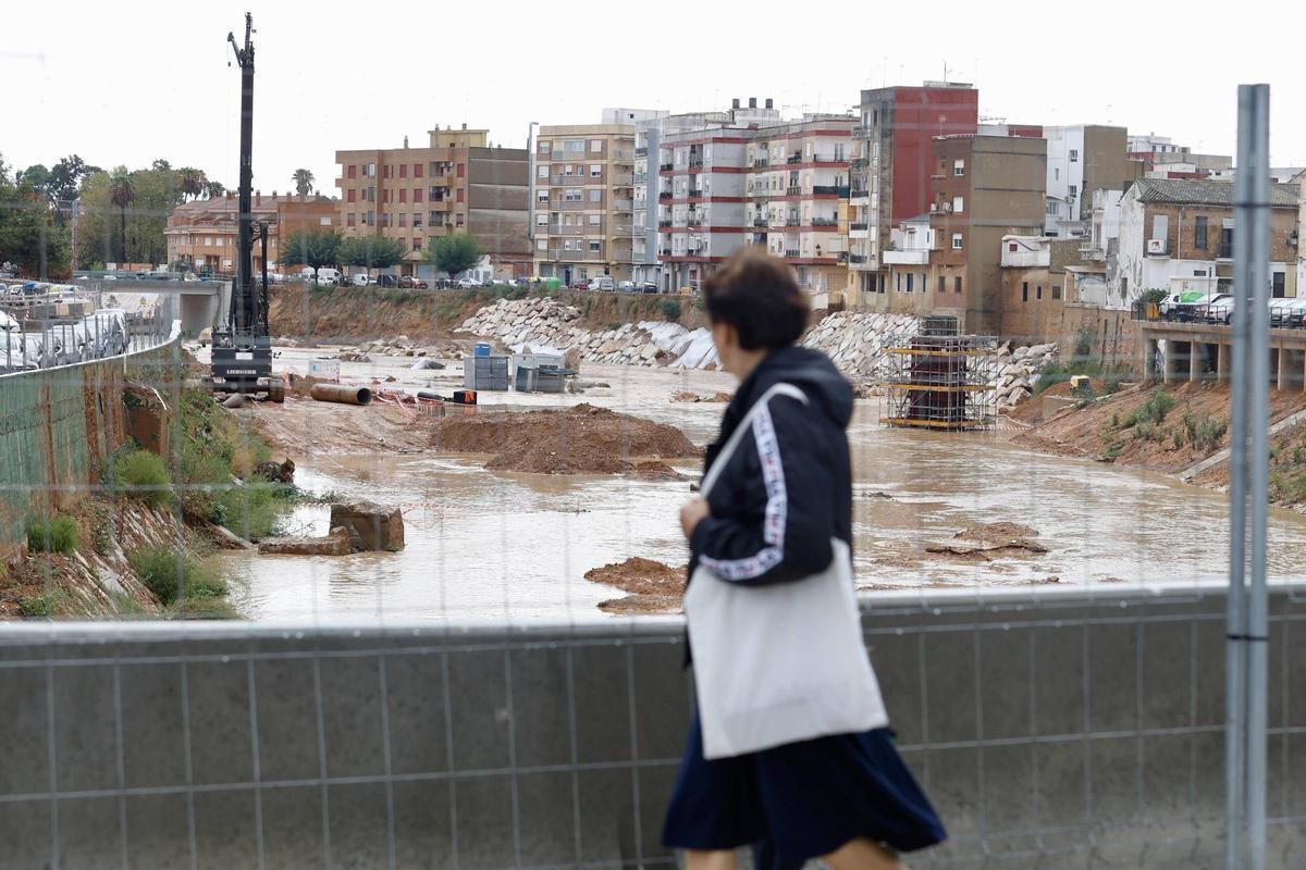Obras en el cauce del barranco del Poyo a la altura de Paiporta.