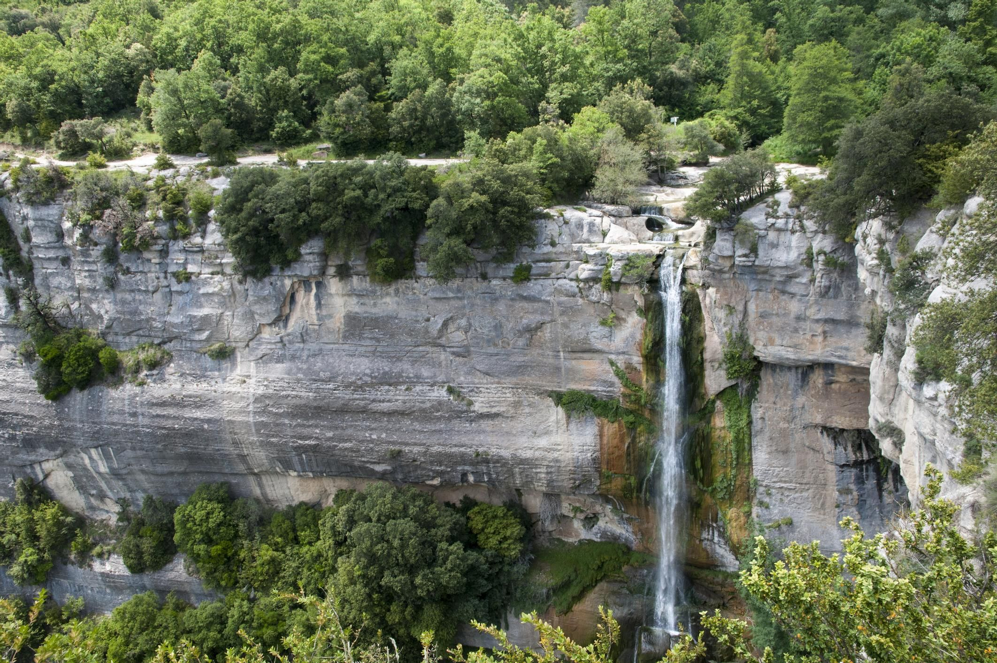 Es el salto de agua más alto de Cataluña, y uno de los más altos de toda España