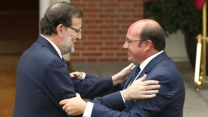 Rajoy y Pedro Antonio Sánchez, durante un encuentro en una imagen de archivo.