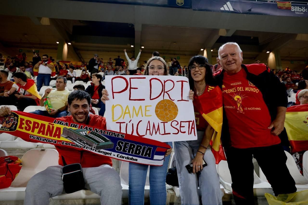 El apoyo de la afición cordobesa a la selección española, en imágenes