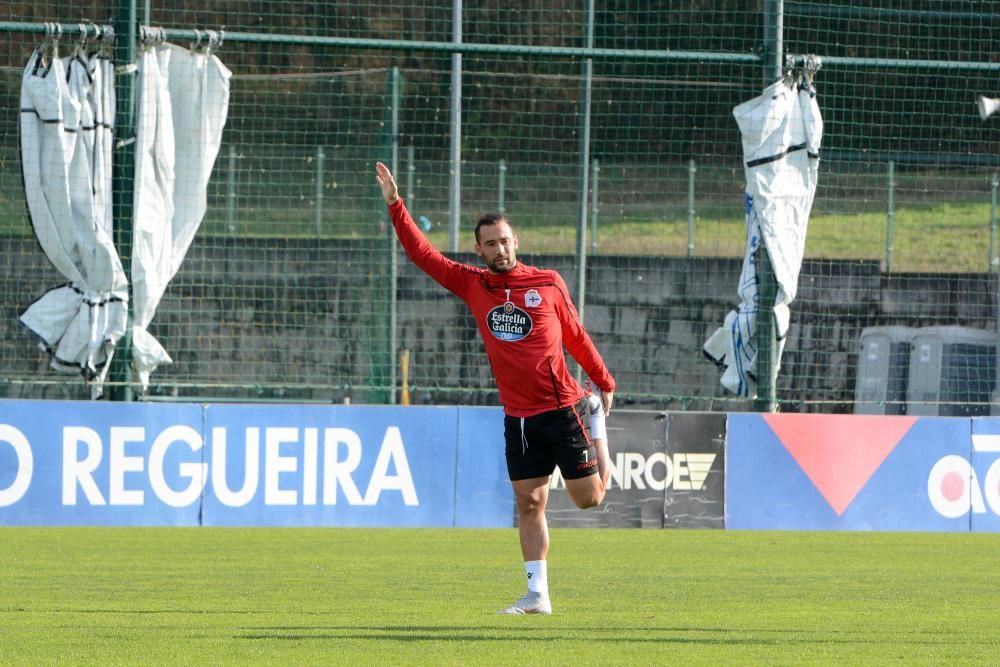 El preparador deportivista, Natxo González, ha facilitado la convocatoria del equipo coruñés tras el entrenamiento de esta mañana.