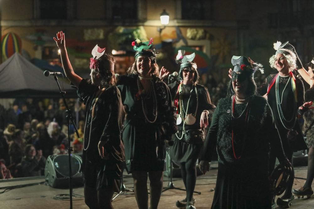 Festival de murgas, charangas y fanfarrias del Antroxu en Avilés.