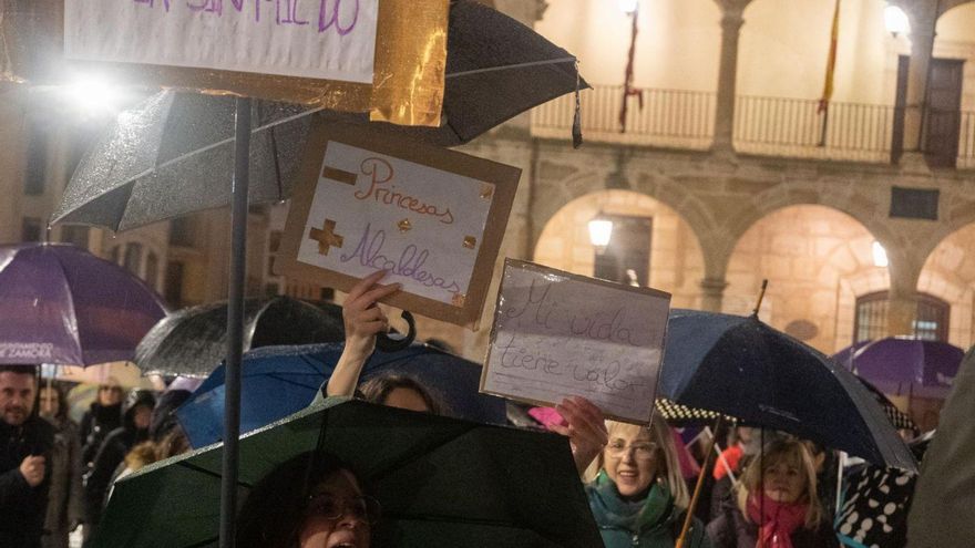 Zamoranas y zamoranos se manifiestan contra el patriarcado y las agresiones a mujeres. | Jose Luis Fernández