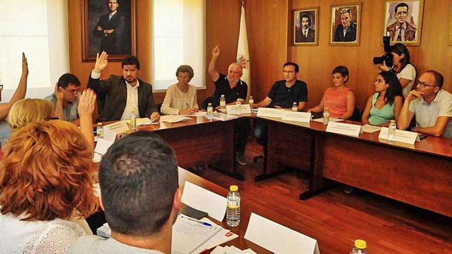 Pleno celebrado en el Concello de Meaño.