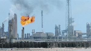 Imatge d’una refineria petrolera a Doha.