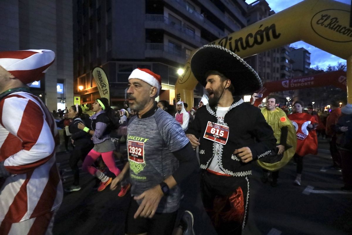 EN IMÁGENES | Zaragoza celebra su decimoctava edición de la San Silvestre