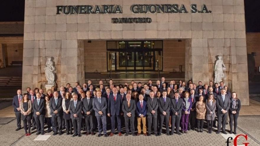 Foto de familia de Funeraria Gijonesa.