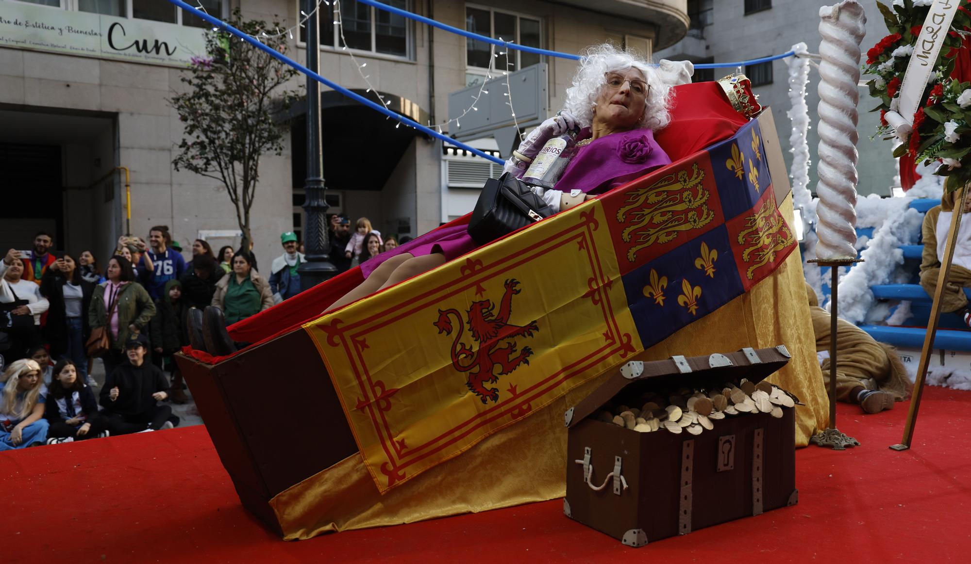 Máscaras, plumas y mucho brillo para disfrutar del fantástico mundo del entroido