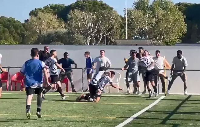 VÍDEO | El Vilamalla anima la lliga contra el líder l'Escala B i el Camallera ho celebra 'in situ'