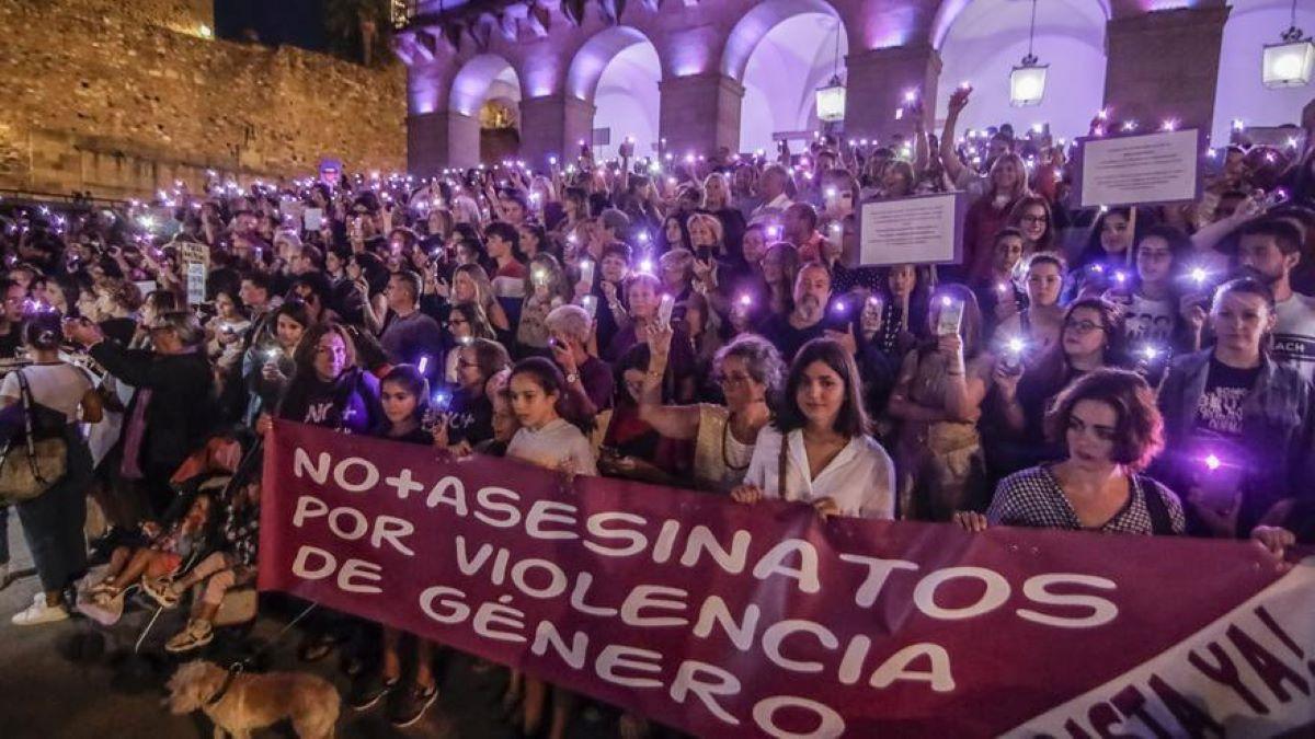 Manifestación en Cáceres contra la violencia de género.