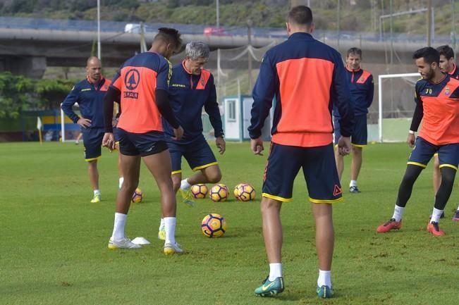 Entrenamiento de la UD Las Palmas en la mañana ...