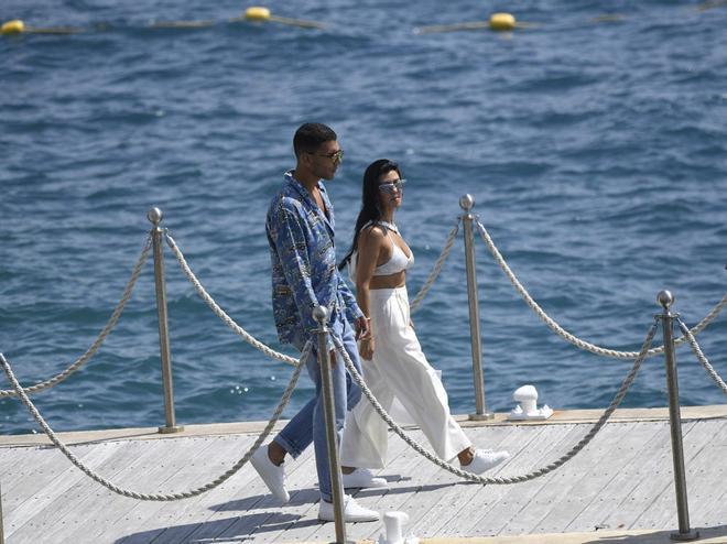 Kourtney Kardashian y su novio en Cannes