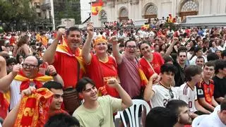 Castellón apoya a la selección española desde la plaza Mayor
