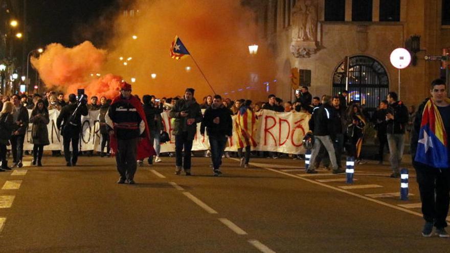 19 ferits durant les protestes per la presència de Felip VI a Barcelona