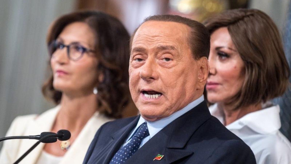 Berlusconi lanzó una polémica promesa a sus jugadores
