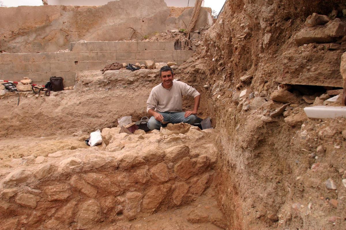 Josep María López Garí, en 2005 en las excavaciones de sa Capelleta.