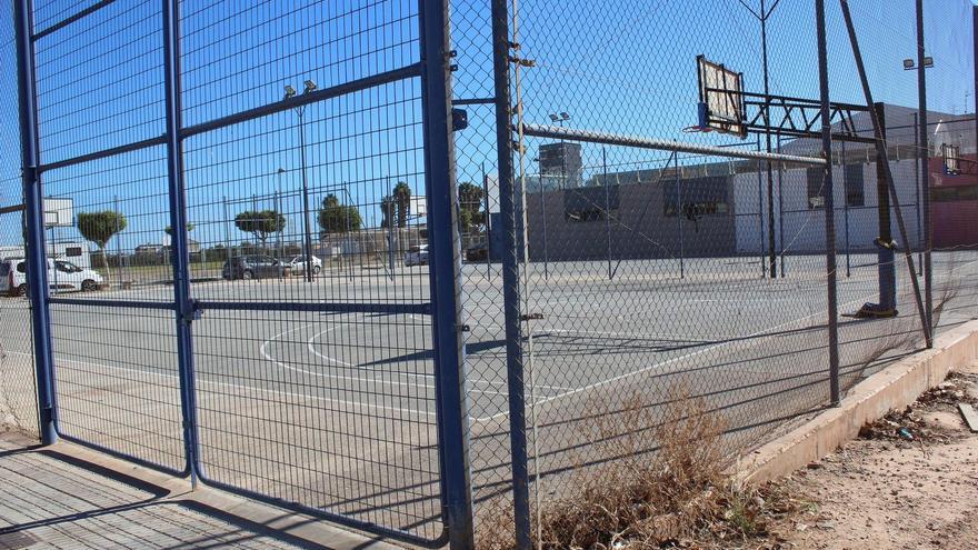 Almàssera demolerá su pista de frontón y las reemplazará por dos de pádel