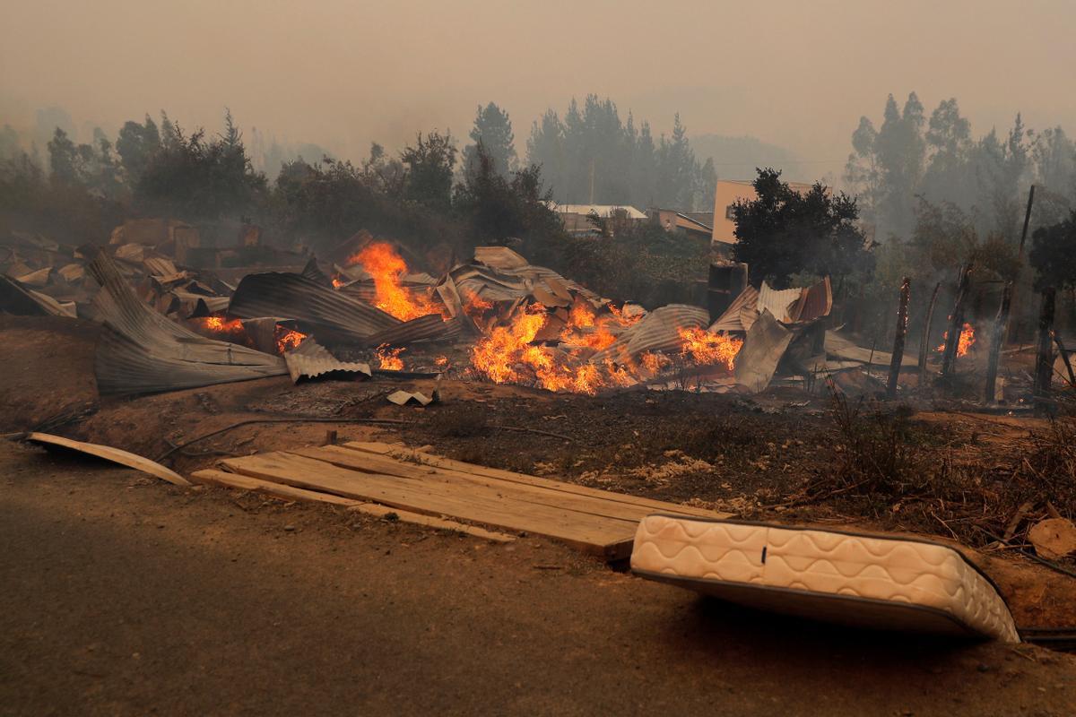 Los incendios que arrasan Chile dejan ya más de 20 muertos