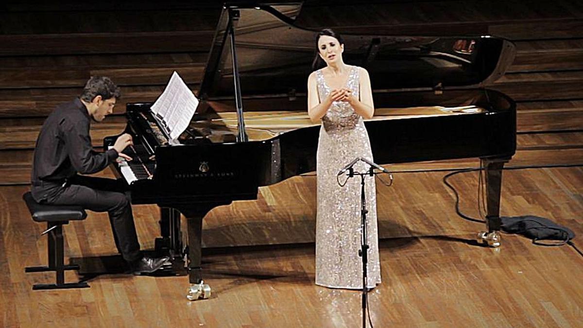 Irene Mas y el pianista Marc Serra, con quien actuará este sábado en Palma.