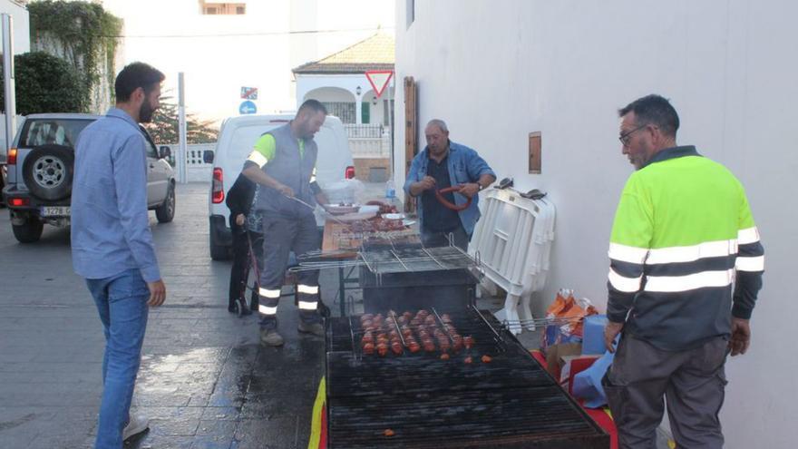 Un momento del asado de la ‘sobrassada’.