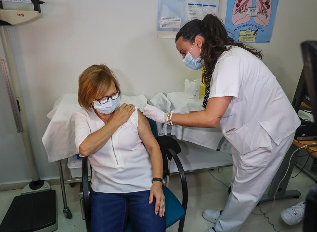 Así ha sido la campaña de la vacunación en Alicante contra el covid y la gripe