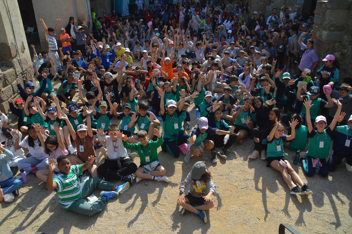 Alumnes i professors reunits a la Ciutadella de Roses