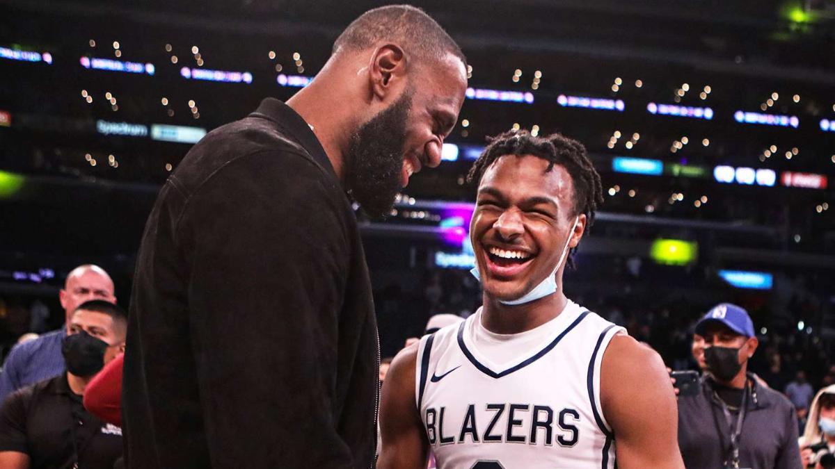 LeBron James, junto a su hijo Bronny James