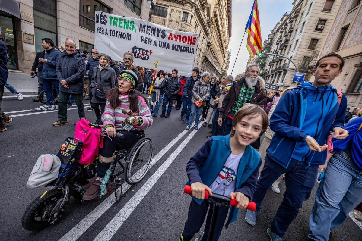 Los usuarios de Rodalies se manifiestan en Barcelona Los usuarios de Rodalies se manifiestan en Barcelona