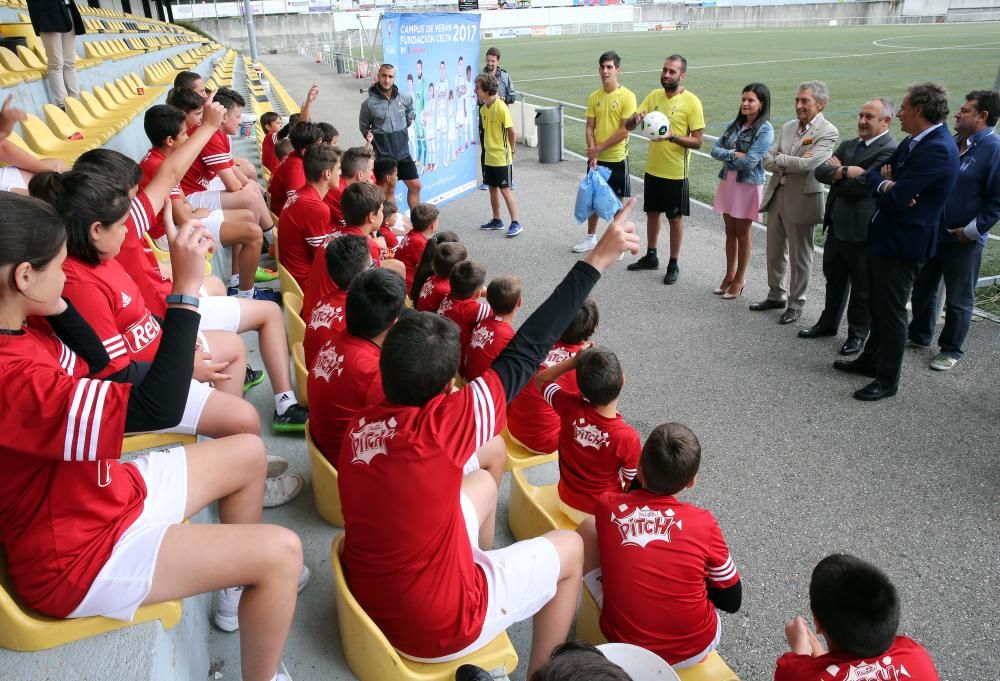 Mouriño visita el campus del Celta en Mos