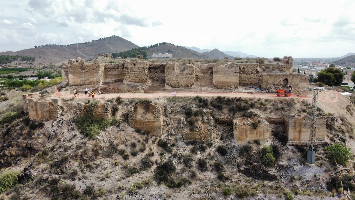 Los arqueólogos ya están trabajando en el Castillejo de Monteagudo.
