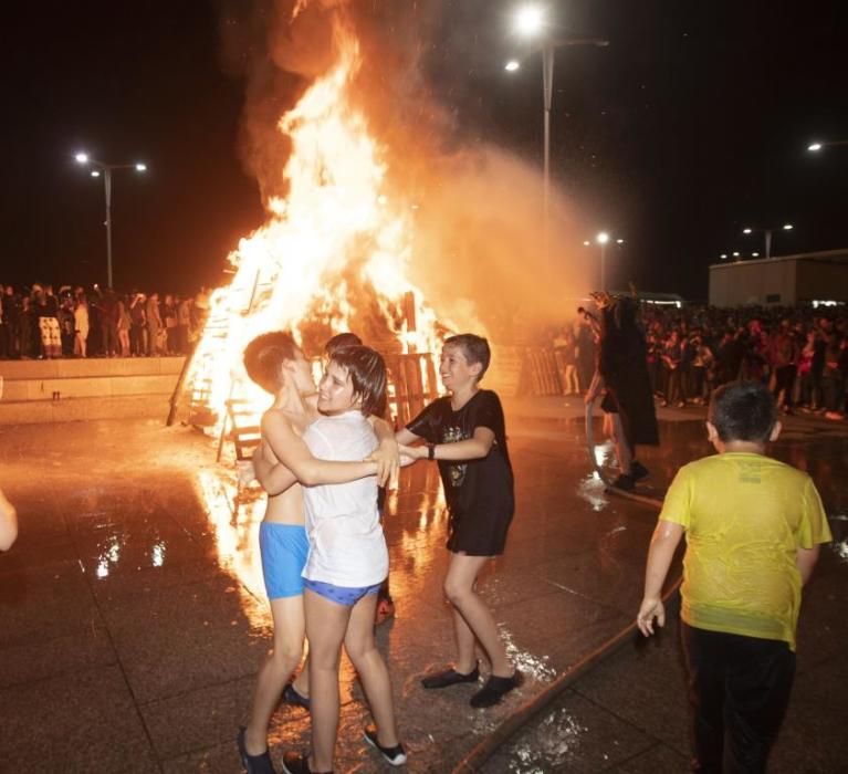 San Juan 2019 | Vigo mantiene vivas sus llamas