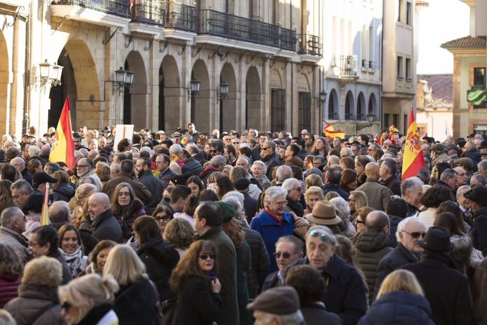 Concentración de la plataforma "España existe" en Oviedo.