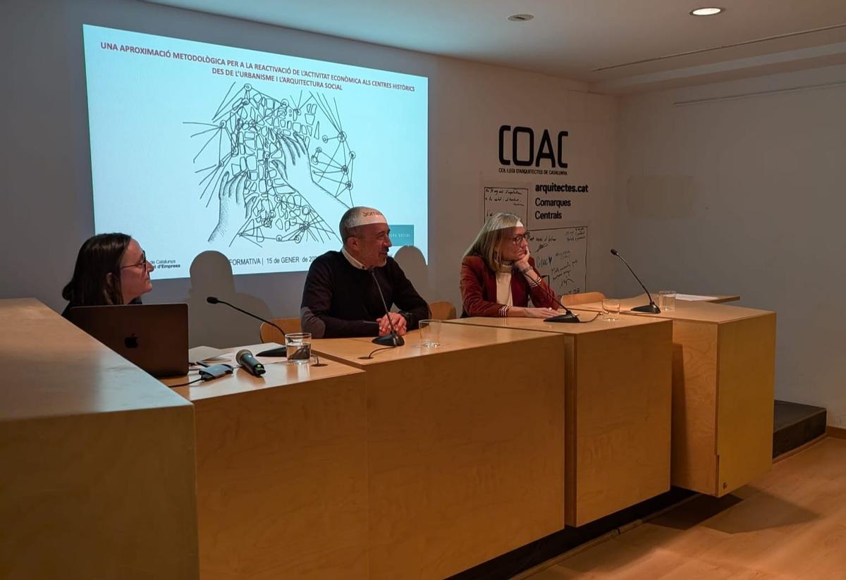 Itziar González, Marc Aloy i Marta Angerri, dijous al COAC de Manresa