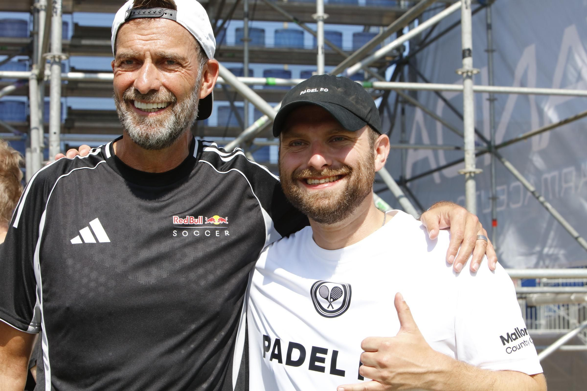Johannes B. Kerner, Jürgen Klopp und Jens Lehmann duellieren sich auf dem Padel-Platz in Santa Ponça