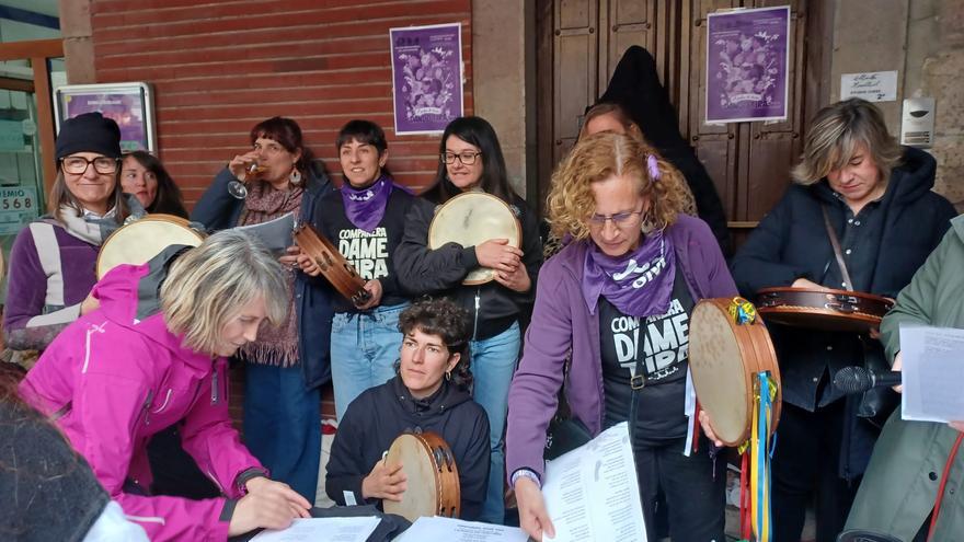 &quot;Domingas fest&quot;, folixa feminista en Grado que calienta motores para el 8M