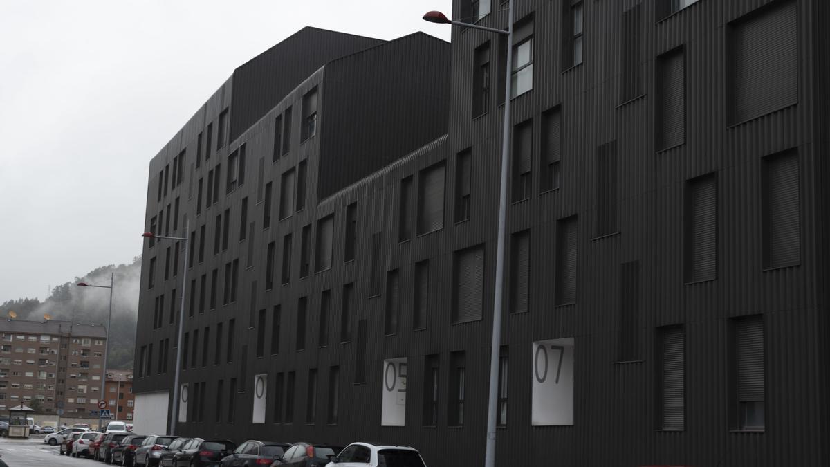 El exterior del edificio promovido por Sepes en la Mayacina.