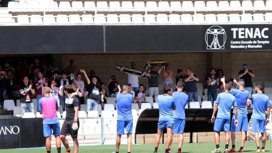 Afición y jugadores tras el entrenamiento