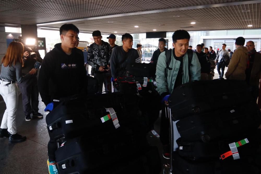 El equipo de fútbol de Wuhan aterriza en Málaga