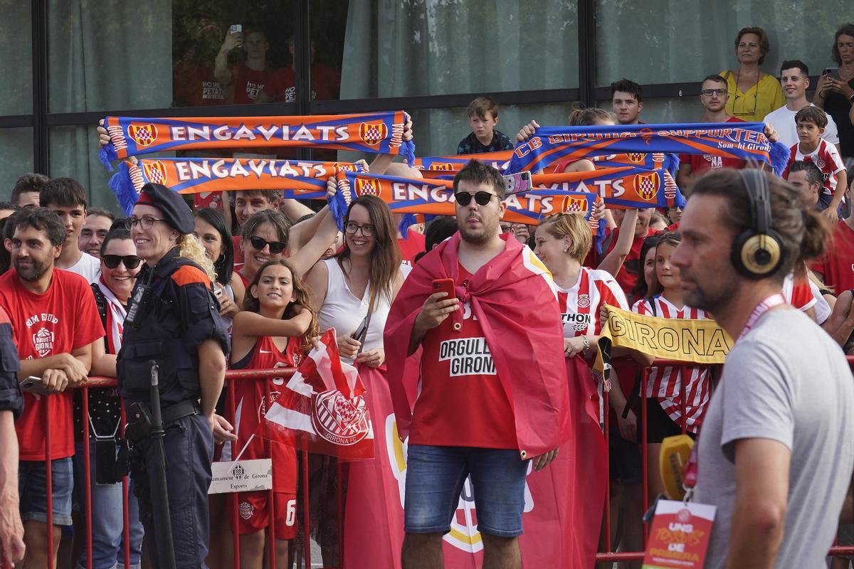 Girona celebra en la calle el doble ascenso