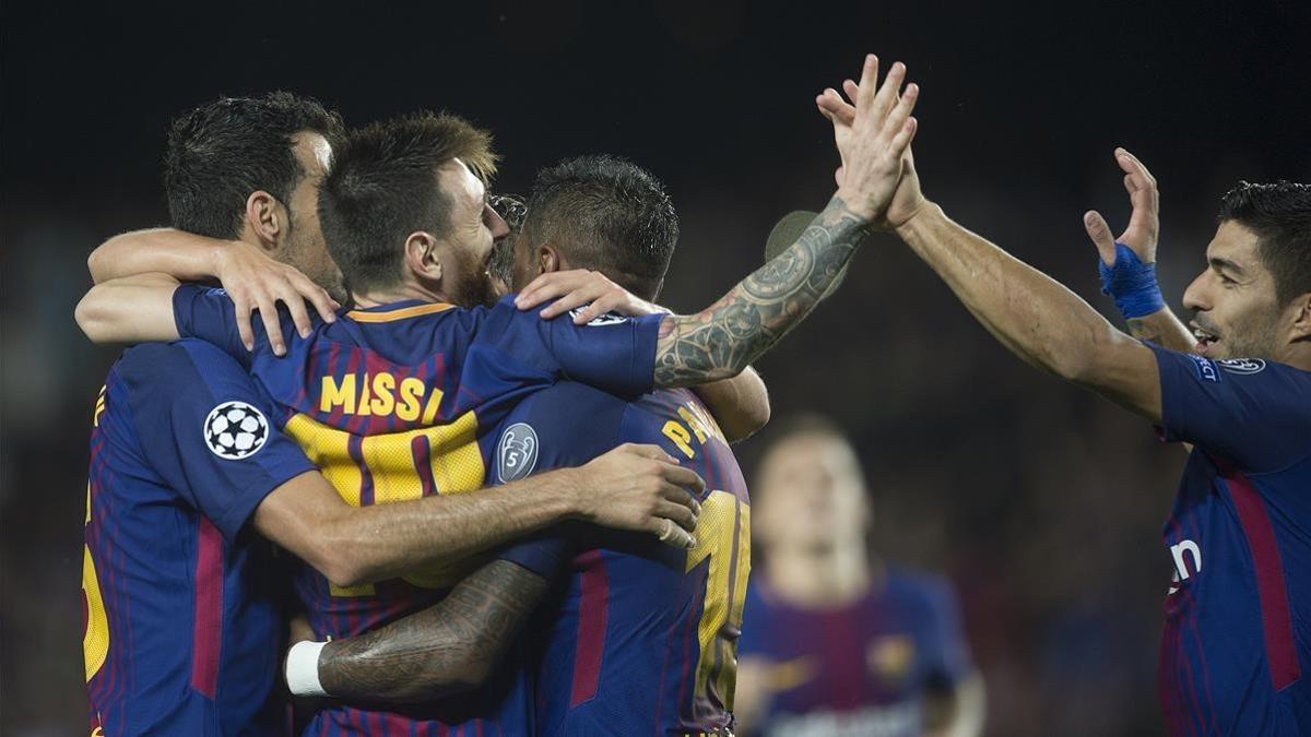 Los jugadores del Barça celebran el gol 100 de Messi en la Champions.