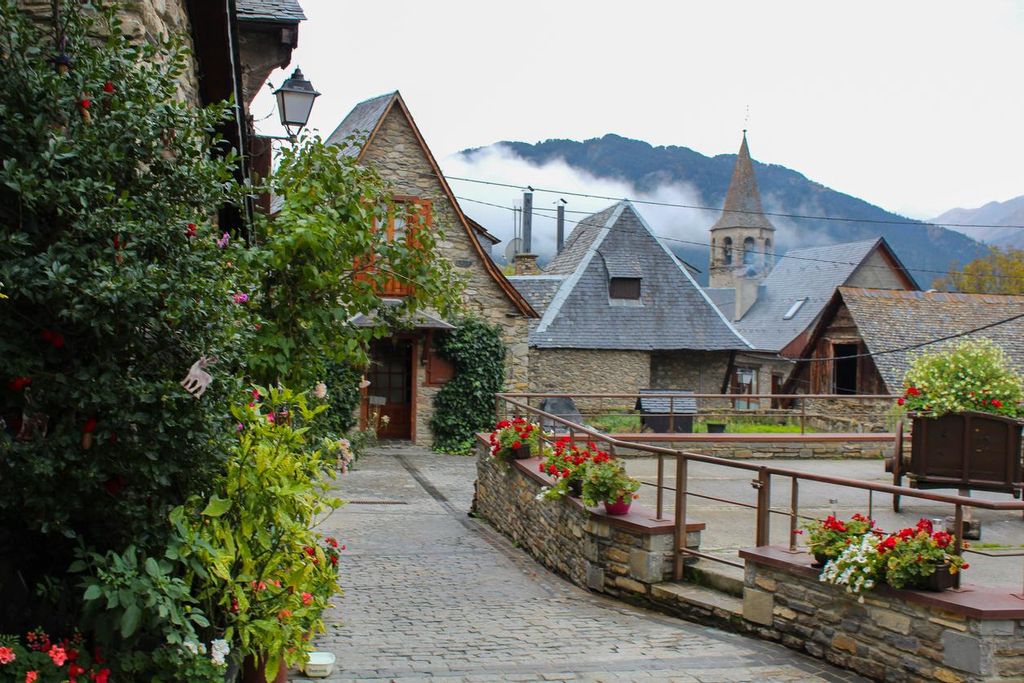 El pueblo de Bagergue en pleno Val d'Aran, en Lleida